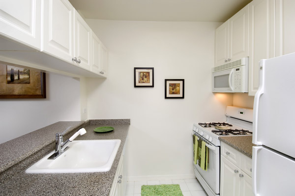 250 W 50: Kitchen