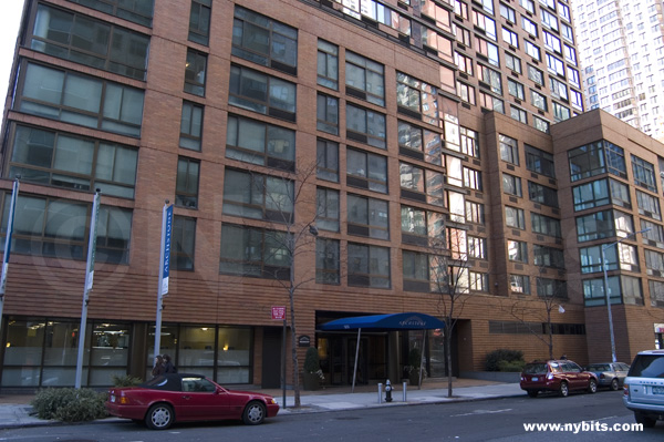 300 East 39th: Entrance