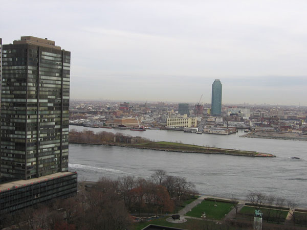 Belmont: View onto the East River