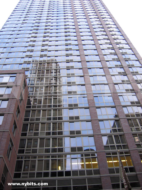 Chelsea Tower: Building