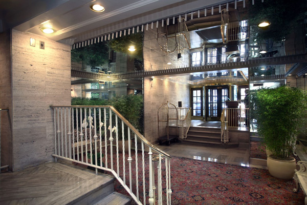 Claridge's: Lobby