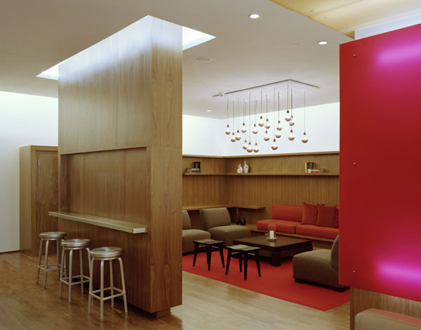 Peninsula: Side Lounge