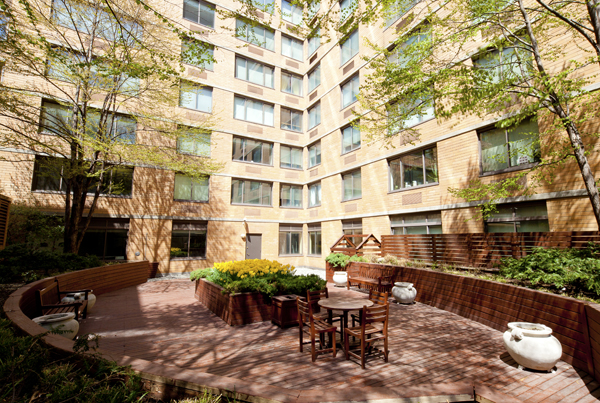 The Sagamore: courtyard