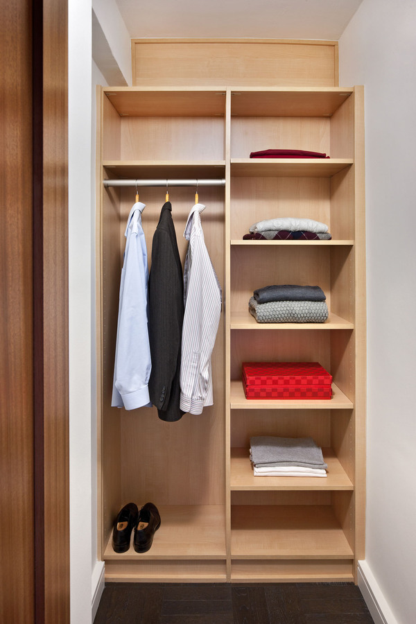 ST: Modern: Closet