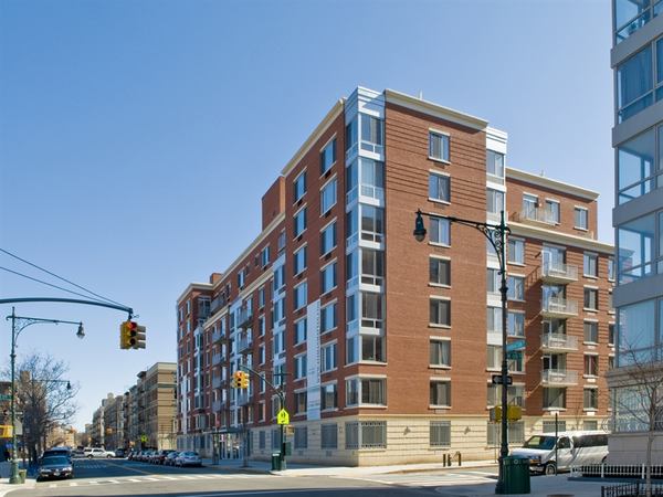 Susan's Court: Exterior