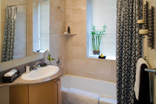 The Capitol at Chelsea: Bathroom