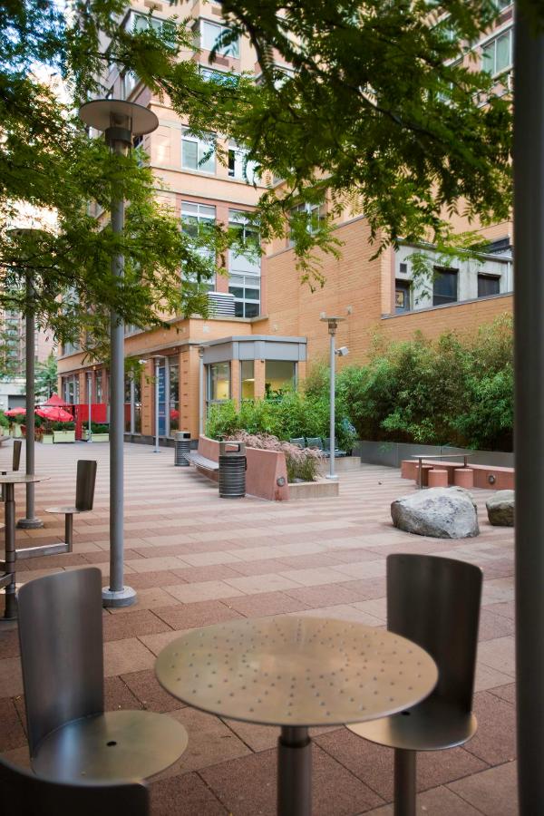 The Capitol at Chelsea: Courtyard