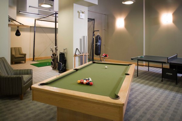 The Metropolis: Lounge