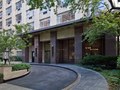 The Cambridge: Building entrance